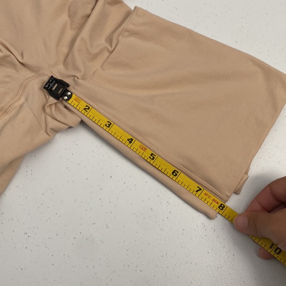 Spanx Women’s Beige Tummy Control Shorts Size Medium Shape Wear - Picture 9 of 11